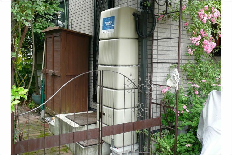 雨水タンク】 グローベン社製 スリムタンク300リットル 排水用ドレン