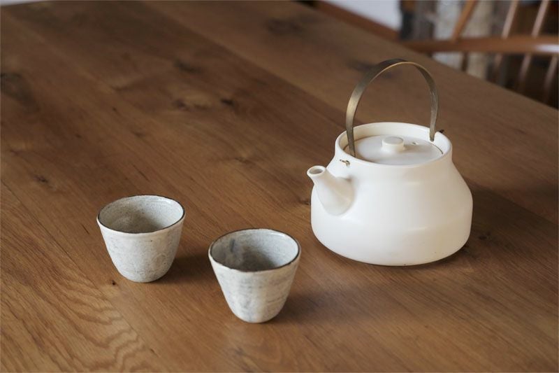 かもしか道具店 陶のやかん こぶり / 竹の茶こし付き | TOKILABOトキラボ